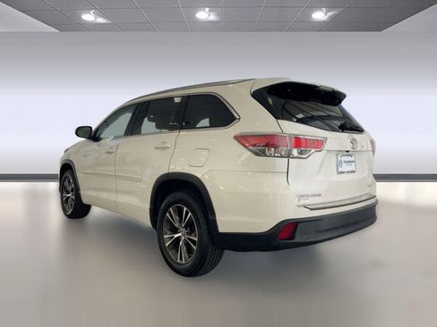 Used 2016 Toyota Highlander XLE image 3
