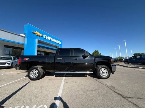 Used 2011 Chevrolet Silverado 2500 LT w/ Suspension Package, Off-Road AWD/4WD image 2