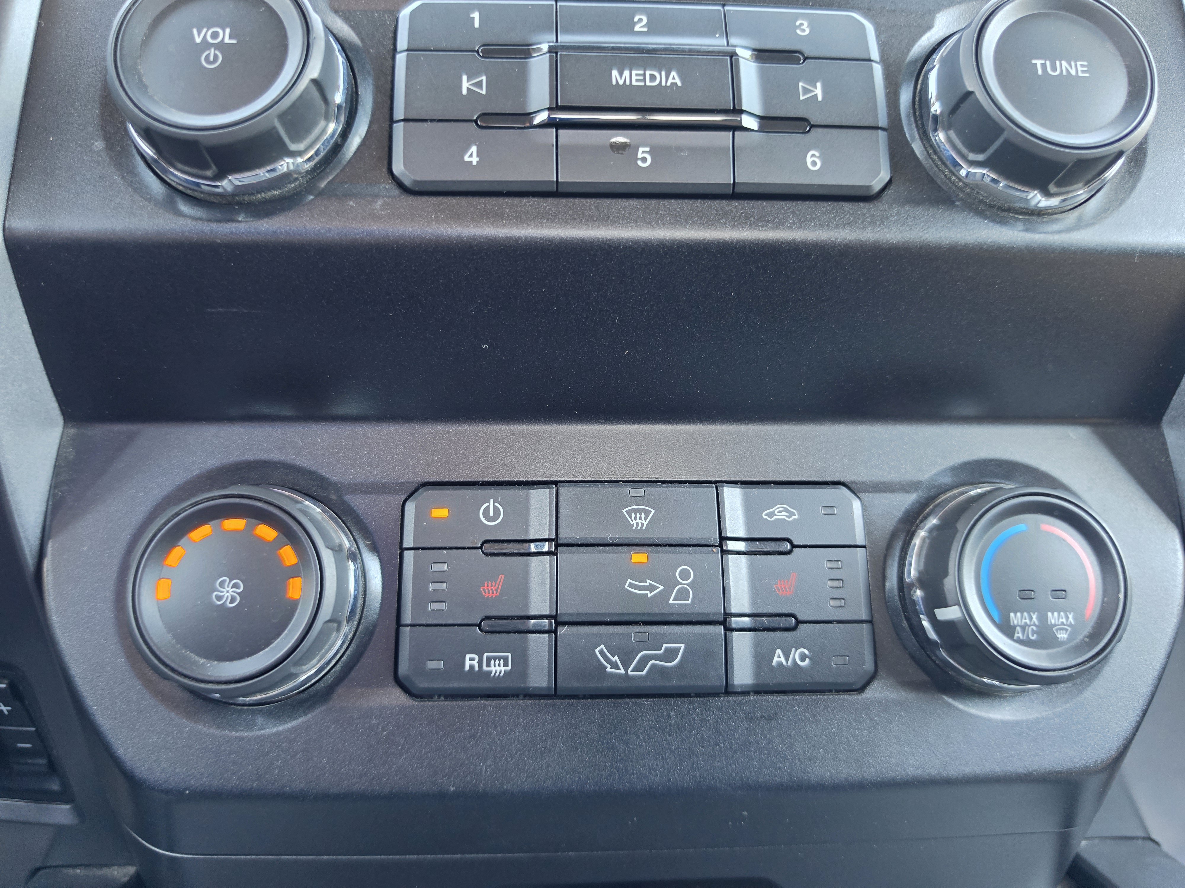 Used 2019 Ford F150 XLT w/ Equipment Group 302A Luxury AWD/4WD image 32