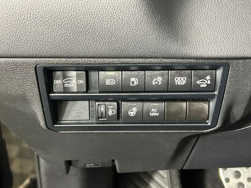 Used 2023 Toyota Sequoia SR5 w/ SR5 Premium Package AWD/4WD image 20
