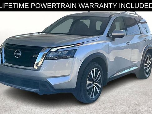 Used 2025 Nissan Pathfinder Platinum w/ Cargo Package image 12