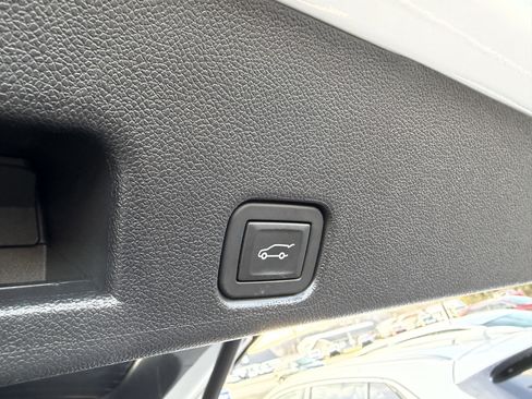 Used 2025 Buick Enclave Preferred image 13