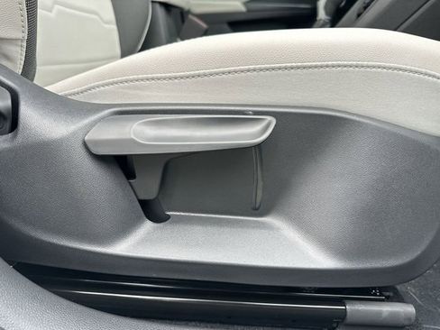 New 2026 Volkswagen Taos SE image 29