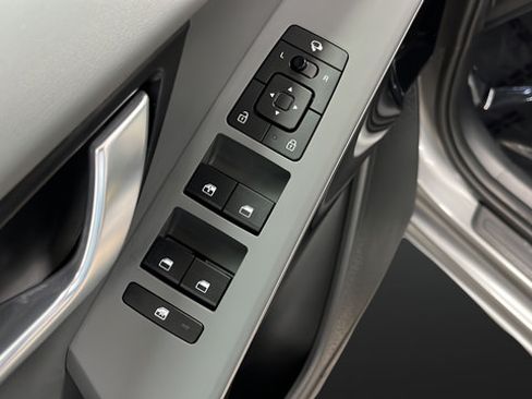 Used 2024 Kia Niro EX Touring FWD image 21