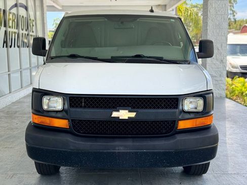Used 2017 Chevrolet Express 3500 Extended image 2