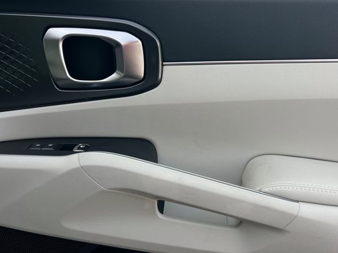 Certified 2025 Kia Sorento S image 21