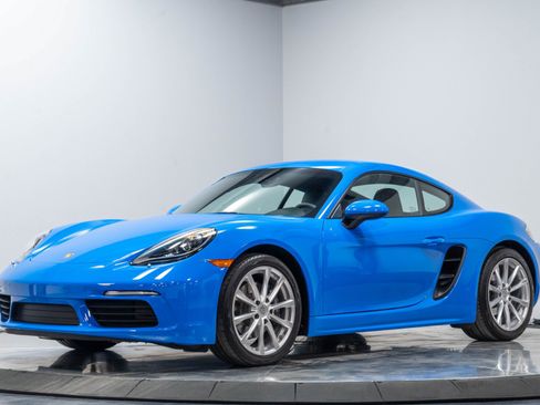 Used 2025 Porsche 718 Cayman RWD image 2