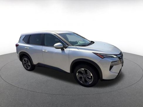 Used 2025 Nissan Rogue SV FWD image 2