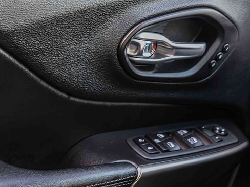 Used 2020 Jeep Cherokee Limited AWD/4WD image 15