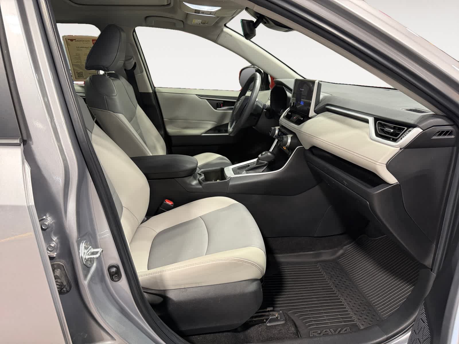 Used 2023 Toyota RAV4 XLE Premium FWD image 16