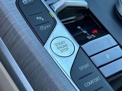 Used 2025 BMW 330i Sedan w/ Convenience Package image 32