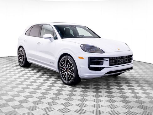 Used 2026 Porsche Cayenne GTS AWD/4WD image 7