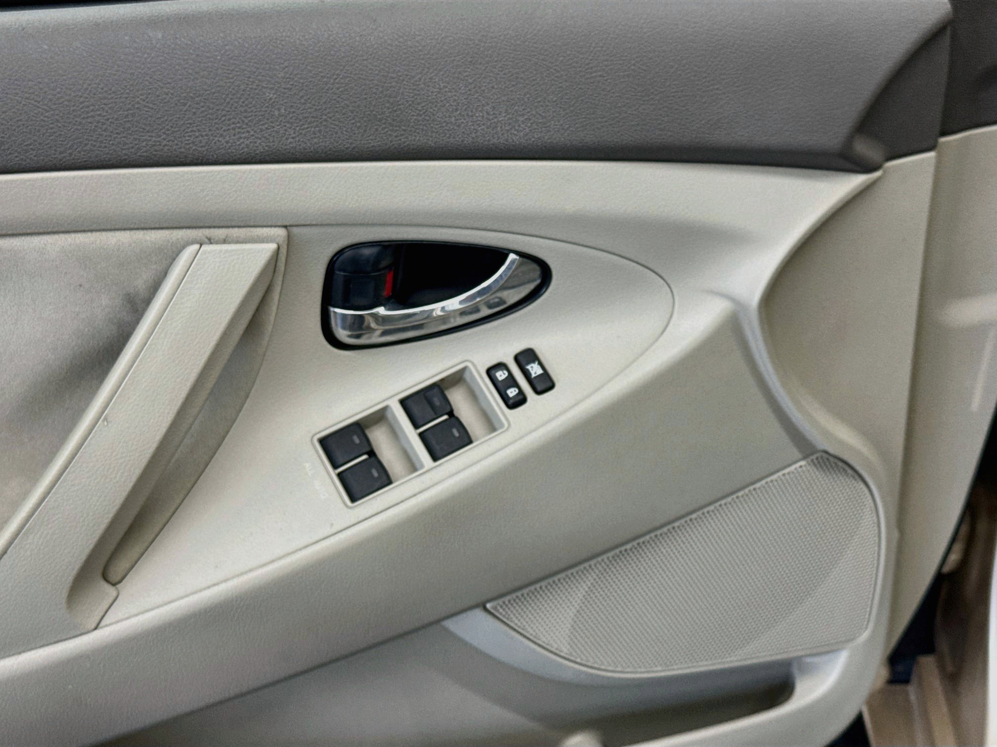 Used 2011 Toyota Camry LE FWD image 15