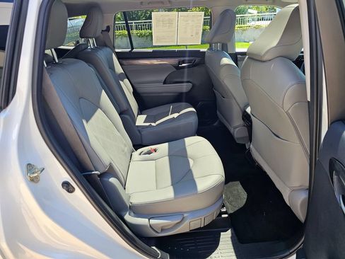 Used 2020 Toyota Highlander Platinum AWD/4WD image 14