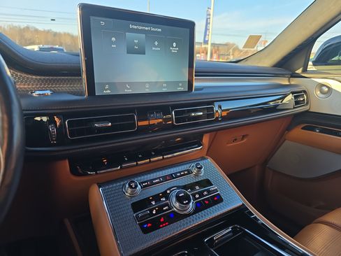 Used 2023 Lincoln Aviator Black Label w/ Dynamic Handling Package image 27