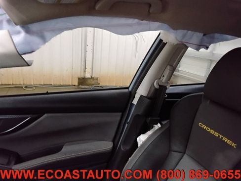 Used 2022 Subaru Crosstrek 2.5i Sport w/ Moonroof Package image 19
