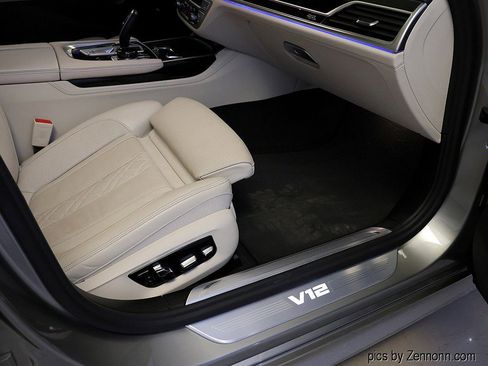 Certified 2022 BMW M760i xDrive w/ Luxury Rear Seating Package image 40