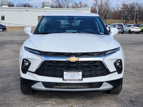 Used 2025 Chevrolet Blazer LT image 2