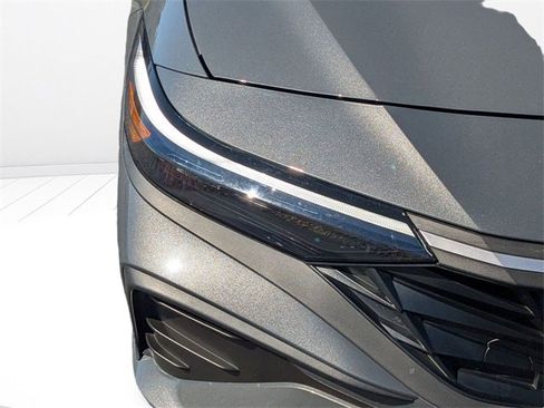 Used 2025 Hyundai Elantra Sport image 14