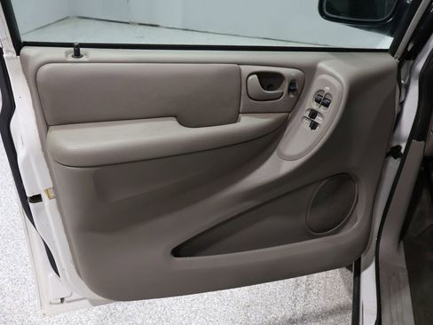 Used 2002 Dodge Caravan Sport image 12