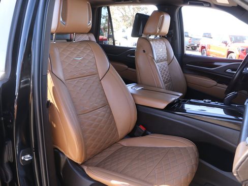 Used 2021 Cadillac Escalade Premium Luxury image 36