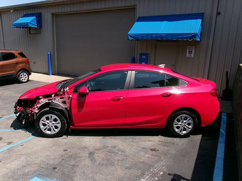Used 2019 Chevrolet Cruze LS image 3