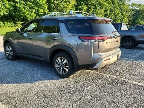 Used 2023 Nissan Pathfinder SL w/ Lighting Package (N92) AWD/4WD image 3