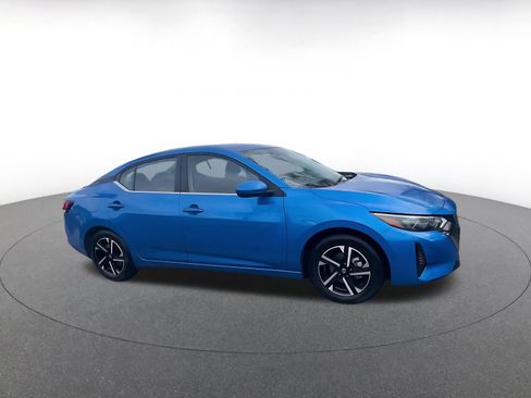 Used 2025 Nissan Sentra SV image 2