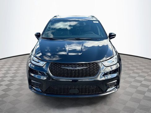 New 2026 Chrysler Pacifica Limited w/ S Appearance Package image 2