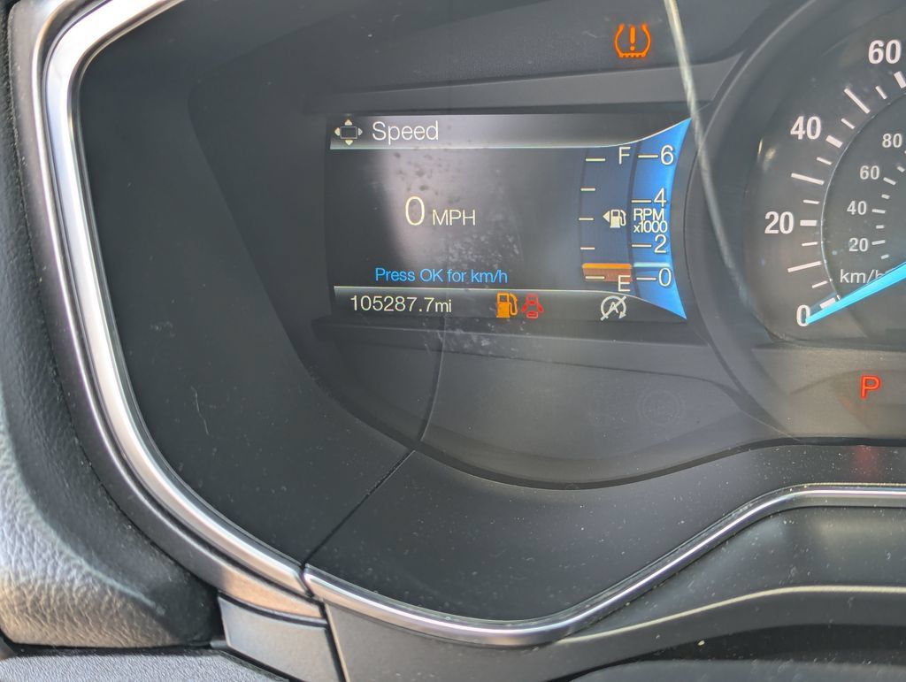 Used 2017 Ford Fusion SE w/ Fusion SE Technology Package FWD image 22