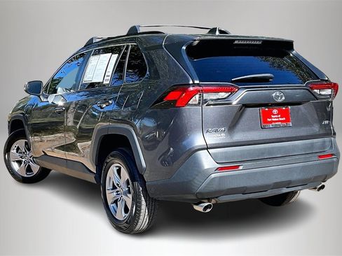 Used 2022 Toyota RAV4 XLE image 4