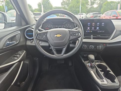 Used 2024 Chevrolet Trax LS w/ LS Convenience Package FWD image 14