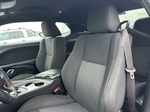 Used 2019 Dodge Challenger SXT image 11