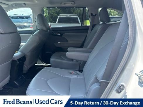 Used 2022 Toyota Highlander XLE AWD/4WD image 22