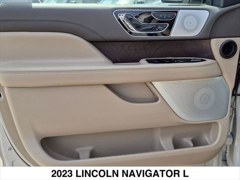 Used 2023 Lincoln Navigator L Reserve AWD/4WD image 10