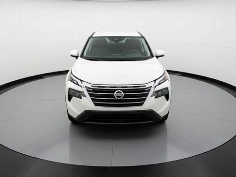 Used 2025 Nissan Rogue SV image 2