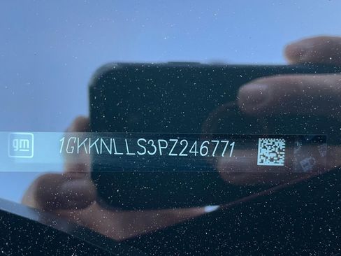 Used 2023 GMC Acadia AT4 image 28