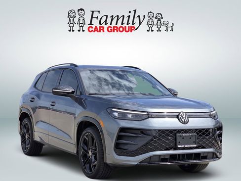 Used 2026 Volkswagen Tiguan SE R-Line FWD image 2