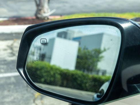 Used 2024 Toyota Sienna Limited image 26