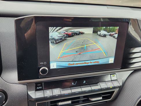 Used 2025 Toyota Camry SE FWD image 17