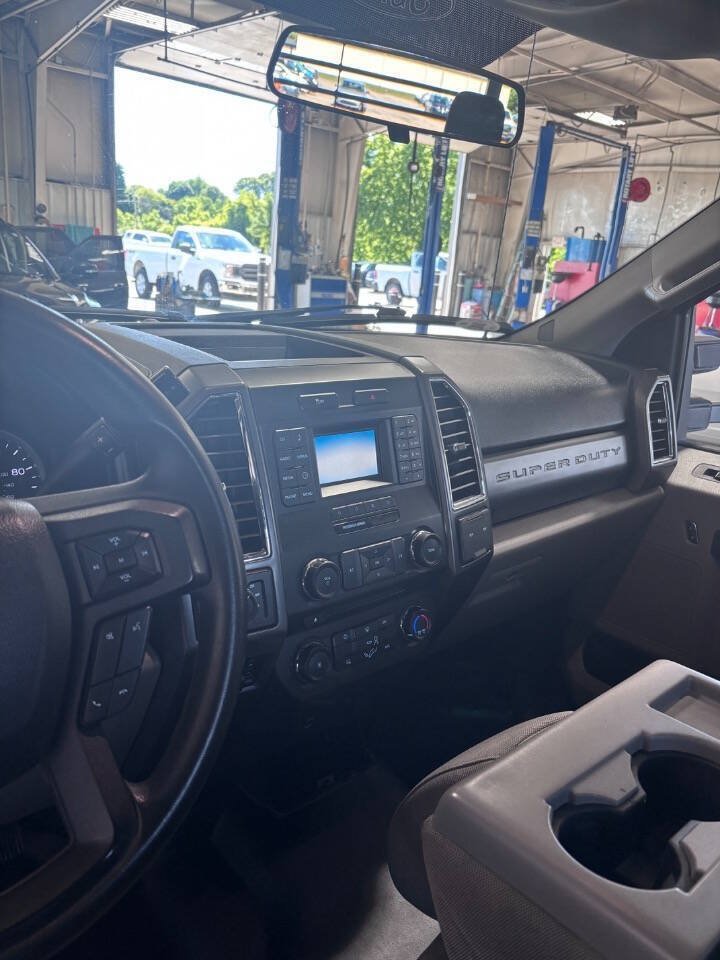 Used 2017 Ford F250 XLT w/ XLT Value Package AWD/4WD image 4