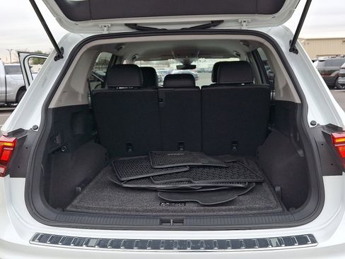 Used 2023 Volkswagen Tiguan SE image 28