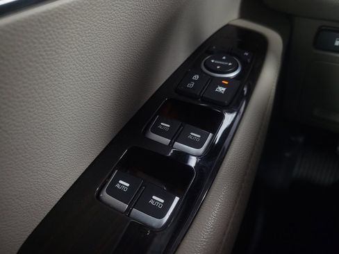 Used 2020 Kia Sorento LX FWD image 27