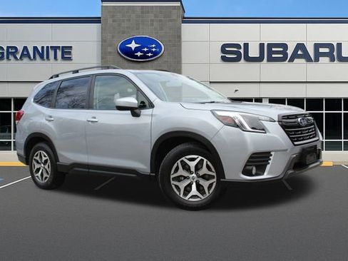 Used 2023 Subaru Forester Premium image 3