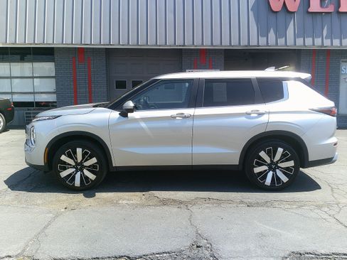 Used 2025 Mitsubishi Outlander SE AWD/4WD image 10