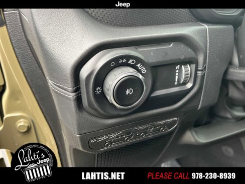 New 2025 Jeep Wrangler Unlimited Rubicon w/ Technology Group image 4