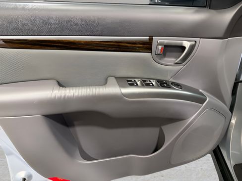 Used 2010 Hyundai Santa Fe GLS w/ Premium Pkg 2 FWD image 9