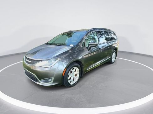 Used 2017 Chrysler Pacifica Touring-L w/ Tire & Wheel Group FWD image 4