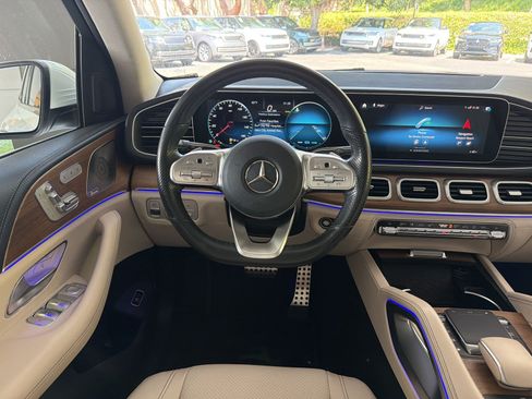 Used 2023 Mercedes-Benz GLS 450 4MATIC image 29