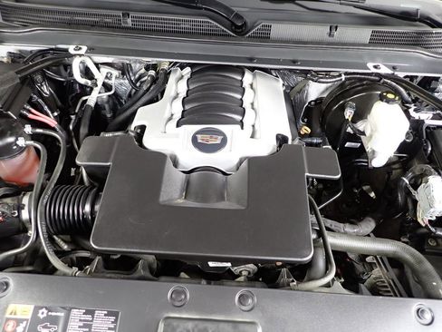 Used 2016 Cadillac Escalade Luxury image 12